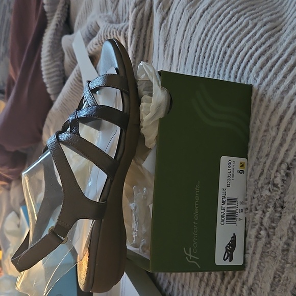 Sandals - Picture 2 of 2